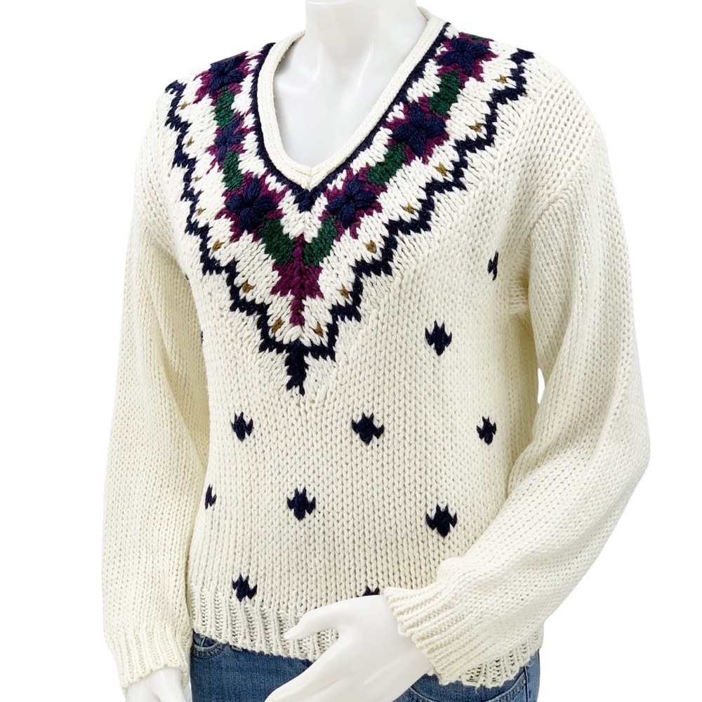Vintage V-Neck Sweater Creamy White with Floral Detail Knitted by Hand,Currants - Picture 2 of 16